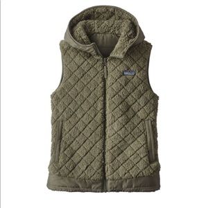 Patagonia Los Gatos hooded reversible vest green